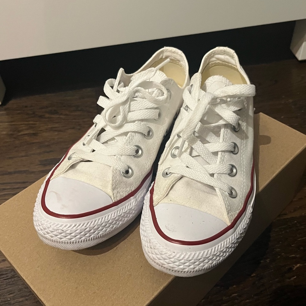 CONVERSE WOMEN'S CHUCK TAYLOR ALL STAR LOW TOP IN OPTICAL WHITE